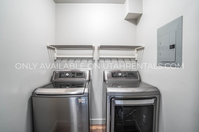 Building Photo - 662 E 355 N