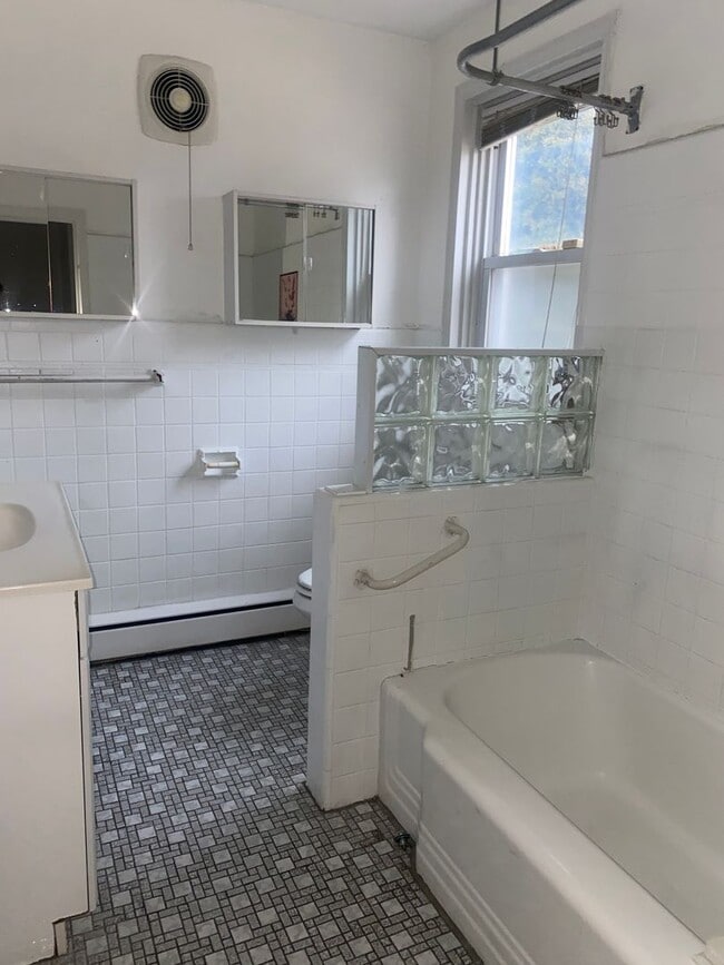 Building Photo - 5817 Keystone St