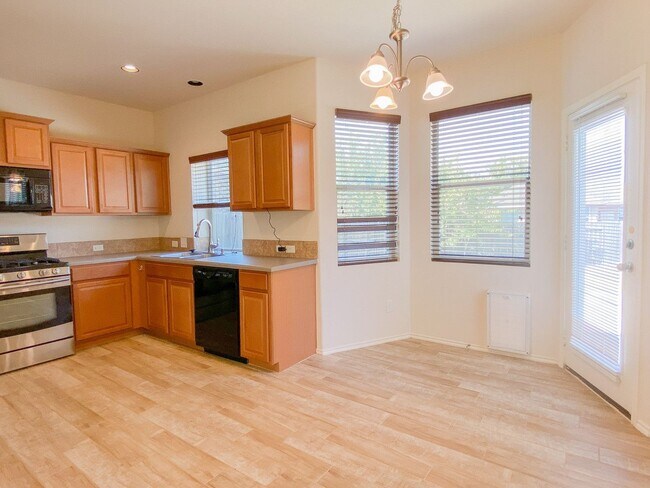 Building Photo - 12021 Pecangate Way