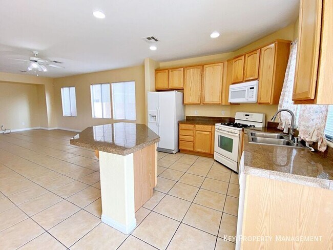 Building Photo - 9057 Spinning Wheel Ave