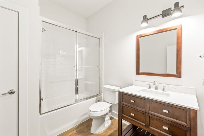 Building Photo - The Gallery Lofts, 2 Bedroom Condo minutes...