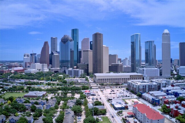 Building Photo - 1128 W Dallas St