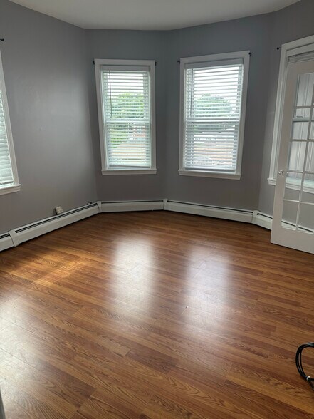 Building Photo - 42 Hobson Ave