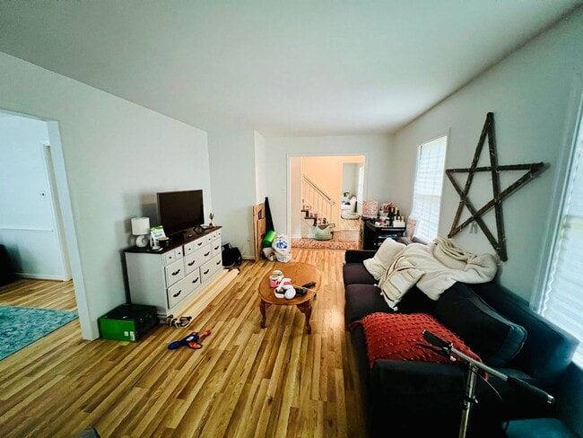 Building Photo - Charming 4-Bedroom Home with Ample Space and Modern Amenities