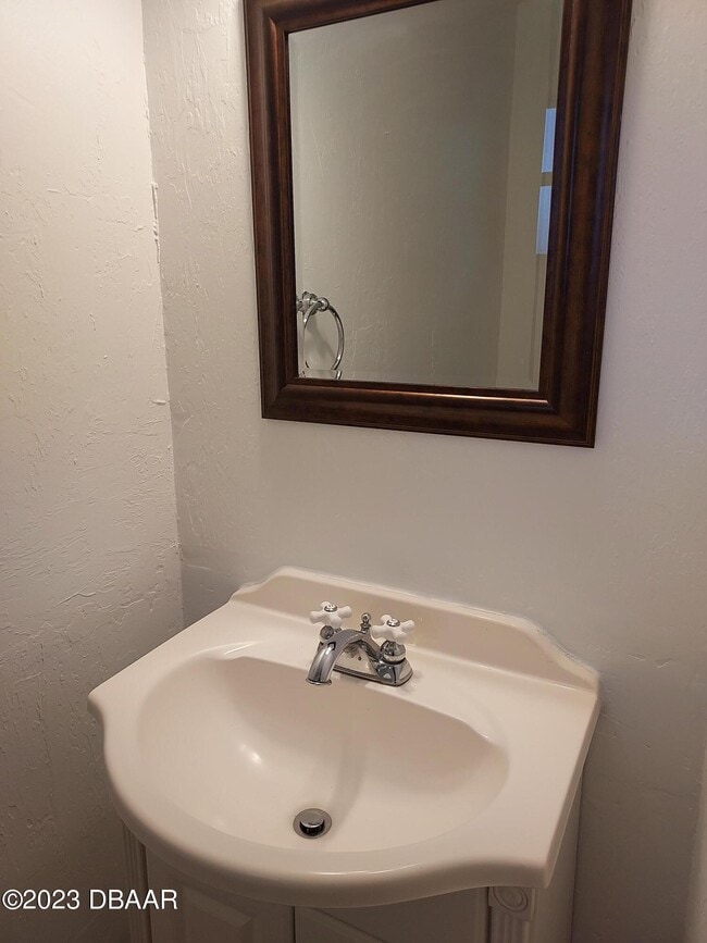 Building Photo - 196 W Sandalwood Ct