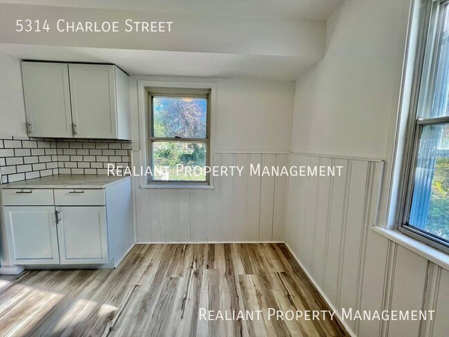 Building Photo - 5314 Charloe St