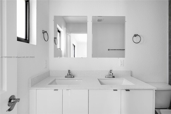 Building Photo - 152 NW 18th St