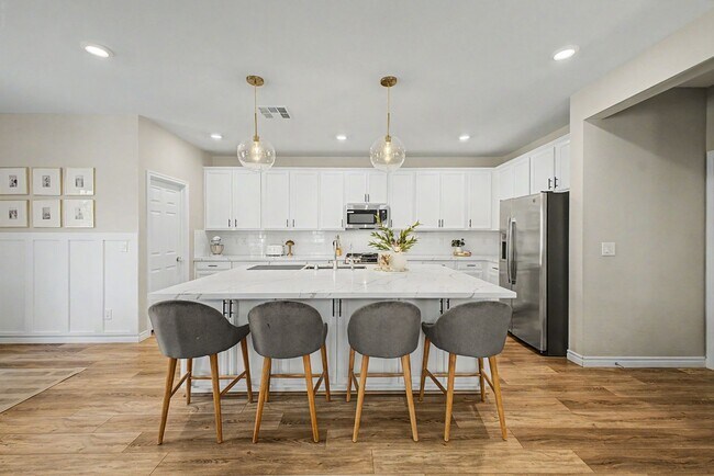Building Photo - Upgraded 4 bedroom home in Skye Canyon gated community!