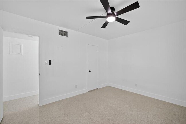 Building Photo - 1821 Middle River Dr