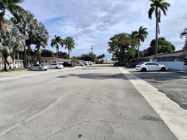 Building Photo - 4130 SW 24th Ct