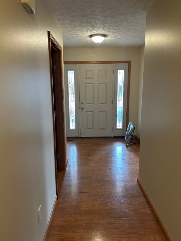 Building Photo - 2439 Meadowpoint Dr