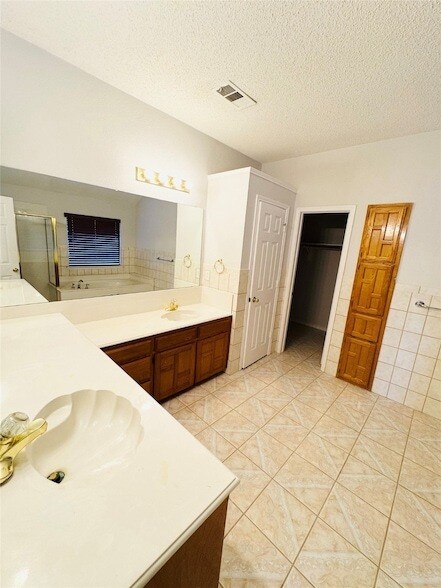 Building Photo - 2305 Buckeye Dr