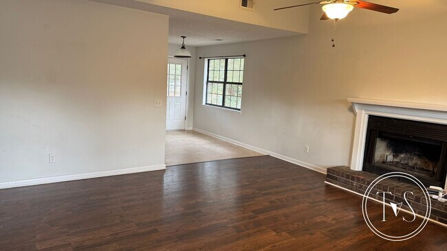 Building Photo - 806 W Oxford Ln