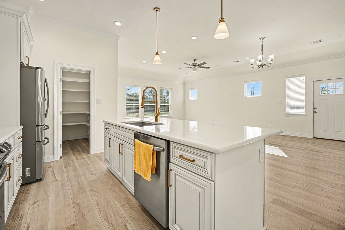 Building Photo - 3633 E Meadow Ln