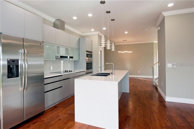 Building Photo - 1927 Greenbriar Ter