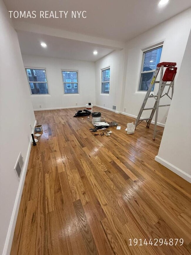 Building Photo - 41 Caryl Ave