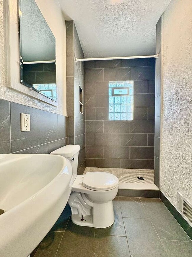 Building Photo - 1503 Hermosa Pl