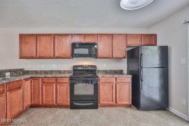 Building Photo - 4001 Banister Loop
