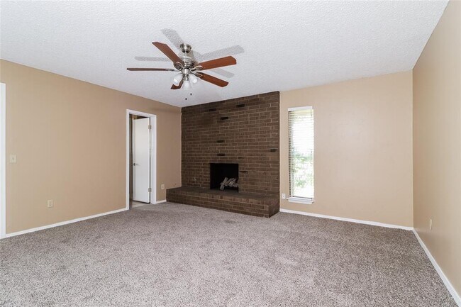 Building Photo - 2013 Bonnycastle Ln