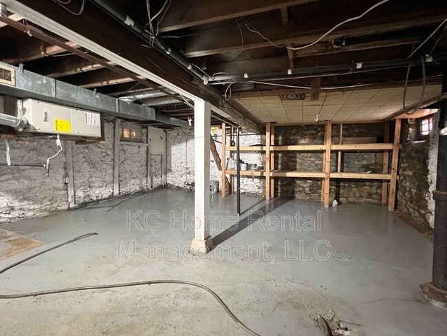 Building Photo - 7542 Harrison St
