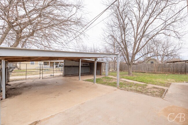 Building Photo - 2902 Bennett Dr
