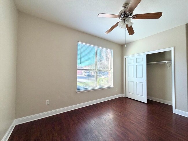 Building Photo - 1721 E Mesa Park Dr