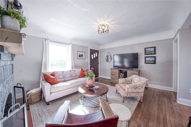 Building Photo - 261 Catalpa Pl