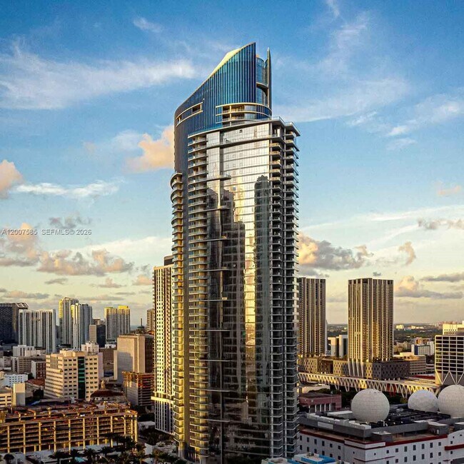 Building Photo - 851 NE 1st Ave