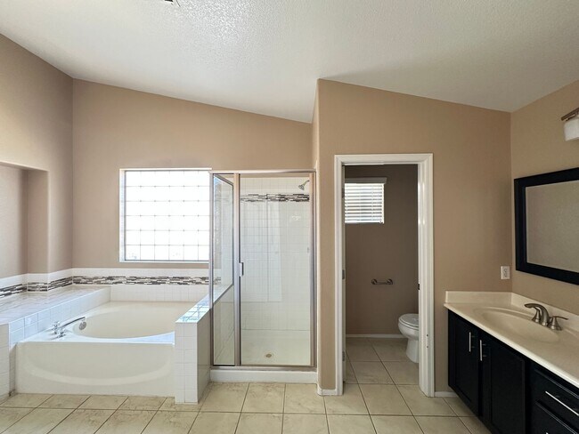 Building Photo - Discovery Hills