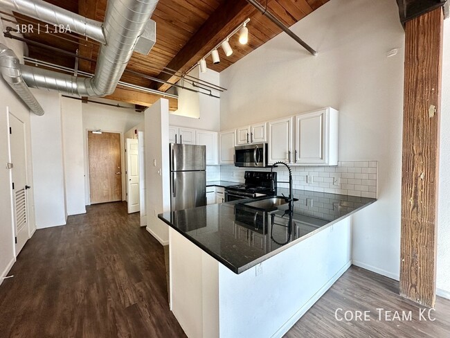 Building Photo - 202 W 5th St