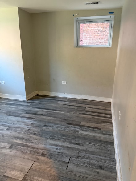 Building Photo - 8106 S Langley Ave