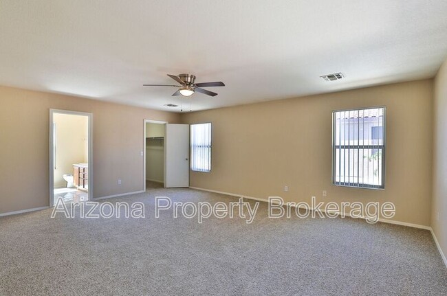 Building Photo - 1186 S Fresno Ct