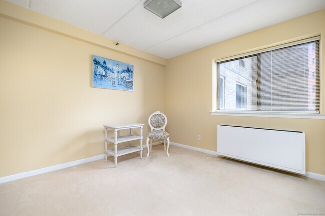 Building Photo - 143 Hoyt St