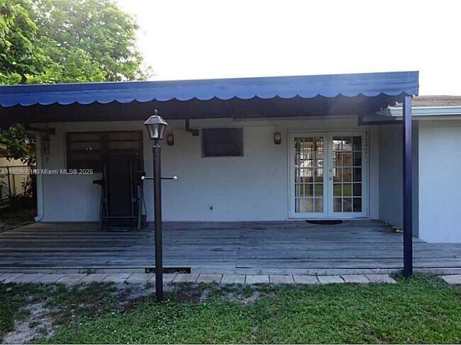 Building Photo - 2631 Alcazar Dr