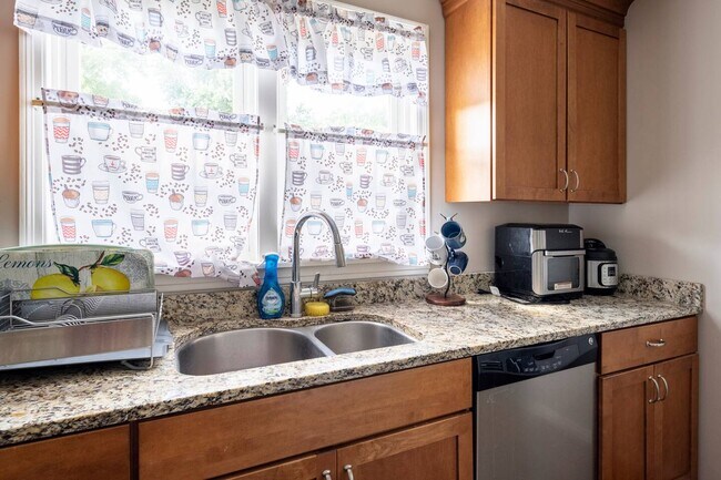 Building Photo - 4004 Matson Ave