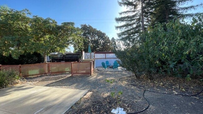 Building Photo - Concord Beautiful 4 bedroom 2 bathroom home in nice neighborhood with large yard!