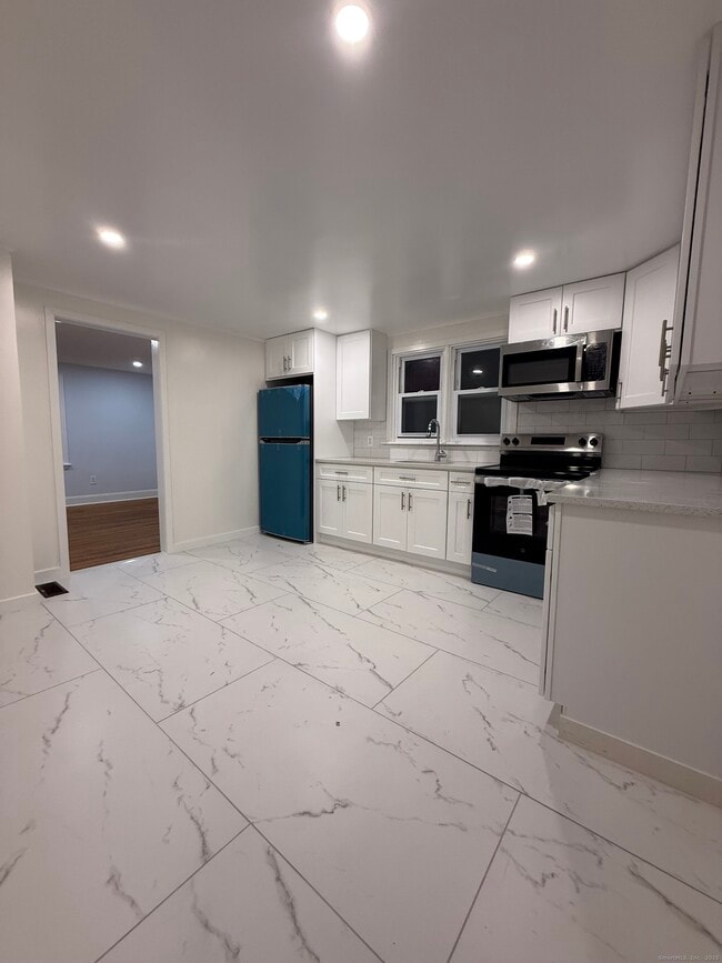 Building Photo - 121 Milford Ave