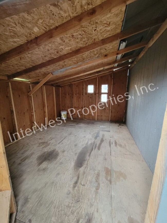 Building Photo - Tigard 3 Bd 2ba Ranch Style Home on Flag L...