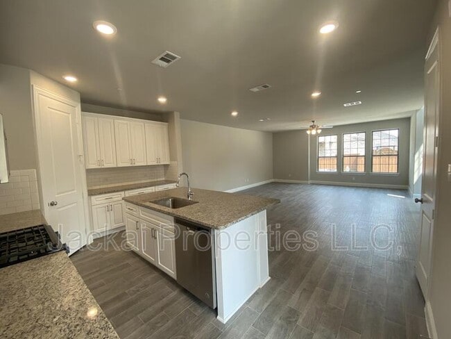 Building Photo - 801 Ponds Edge Ln