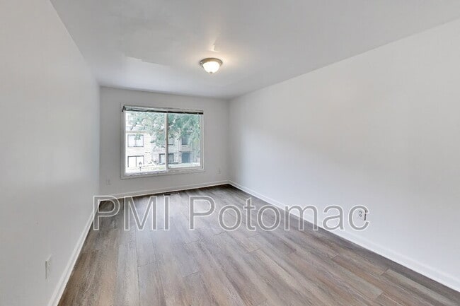 Building Photo - 9391 Chadburn Pl