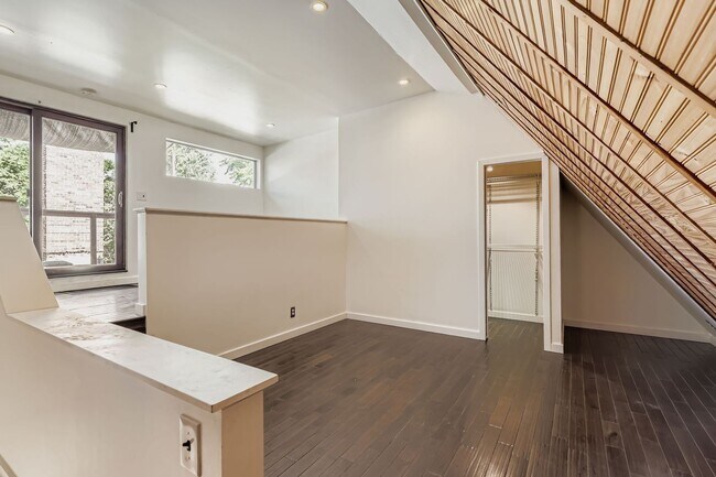 Building Photo - Capitol Hill Location, private roof top de...