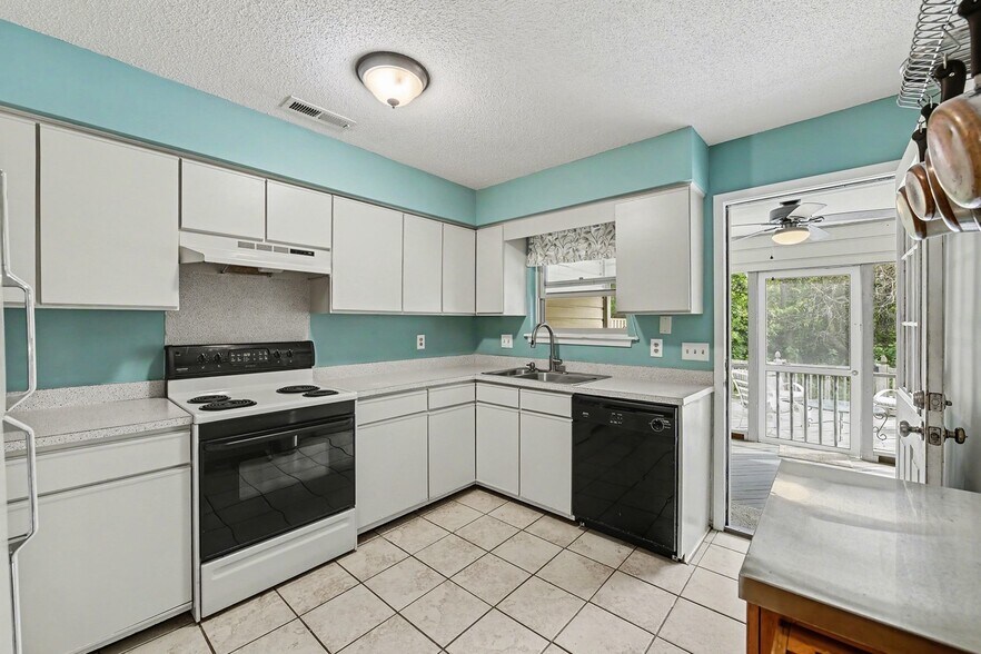 Building Photo - 1265 Marshview Dr