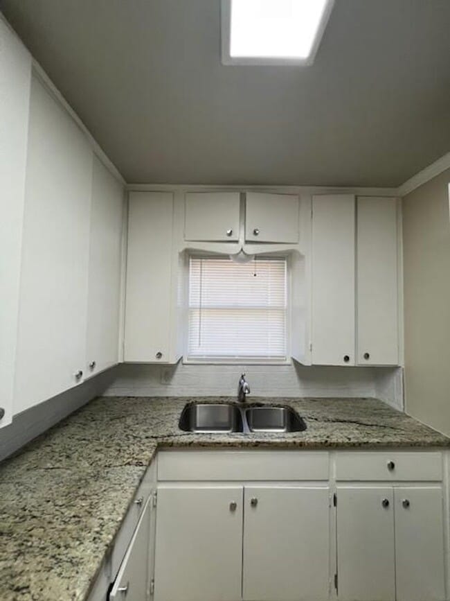 Building Photo - 1105 Fisher St