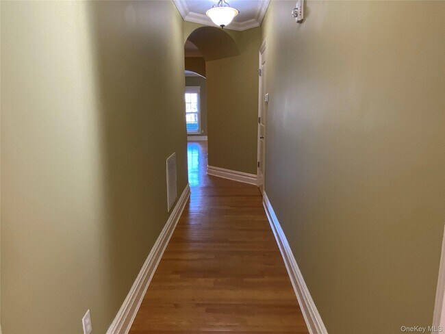 Building Photo - 16 Nicole Ct