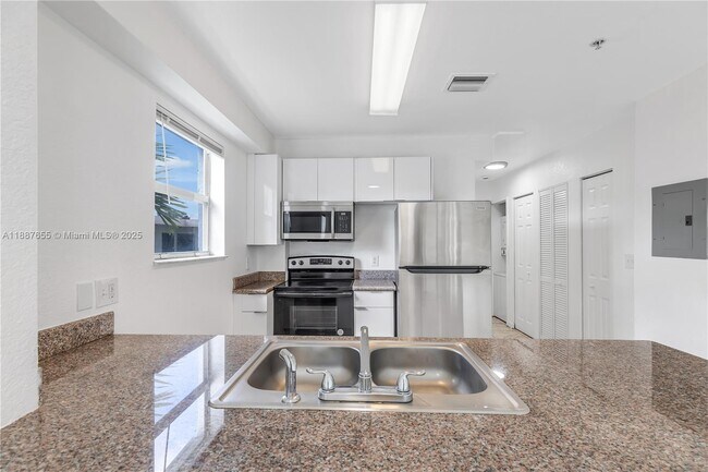 Building Photo - 520 SW 5th St