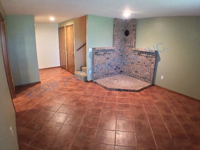 Building Photo - 7630 Ridgewood Dr