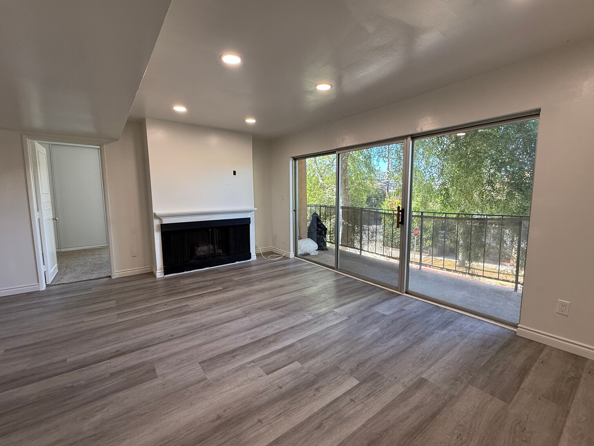 Building Photo - 14850 Hesby St