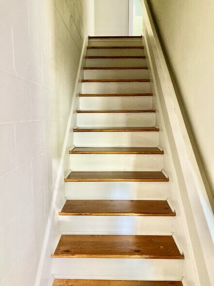 Building Photo - 16 Reid St