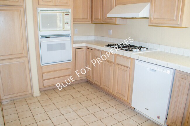 Building Photo - 4131 E Hawks Wing Dr
