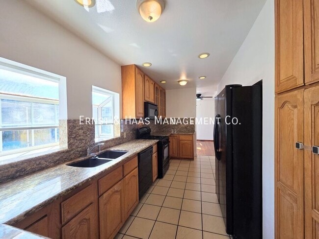 Building Photo - 5426 Lewis Ave